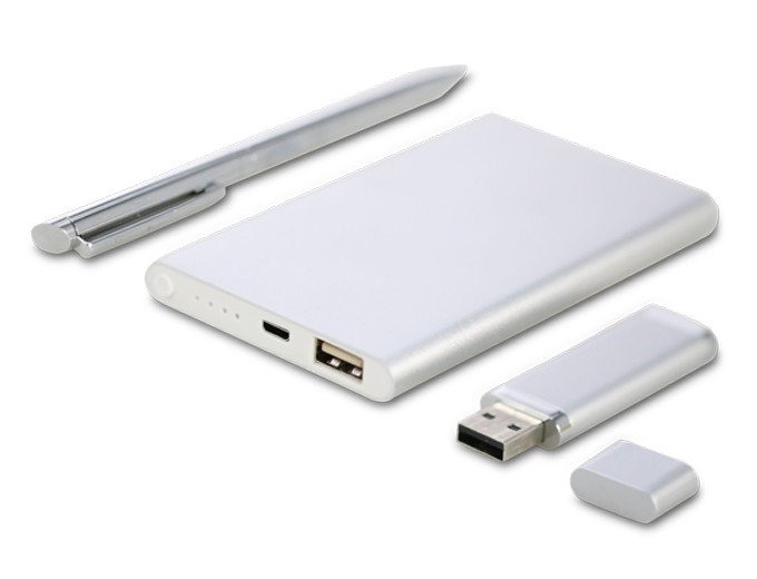 Набор: Ручка(чёрная паста)   Портативное зарядное устройство 4 000 mAh   USB флеш карта 8 GB